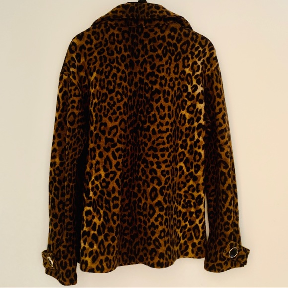 Vintage Wool blend leopard cape coat w big gold /black buttons.Perfect Condition - Picture 4 of 6